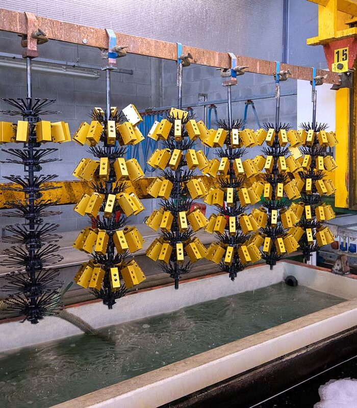 Trattamenti superficiali alluminio | Comber Srl | Trattamenti superficiali dell'alluminio e le sue leghe, finiture estetiche alluminio Trattamenti superficiali alluminio | Comber Srl | Trattamenti superficiali dell'alluminio e le sue leghe, finiture estetiche alluminio